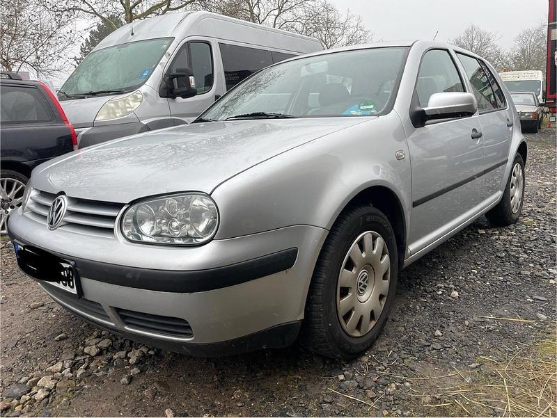 Silber Gebraucht 2002 VW Golf Limousine | 450 € (Superpreis) - Bild 1/4
