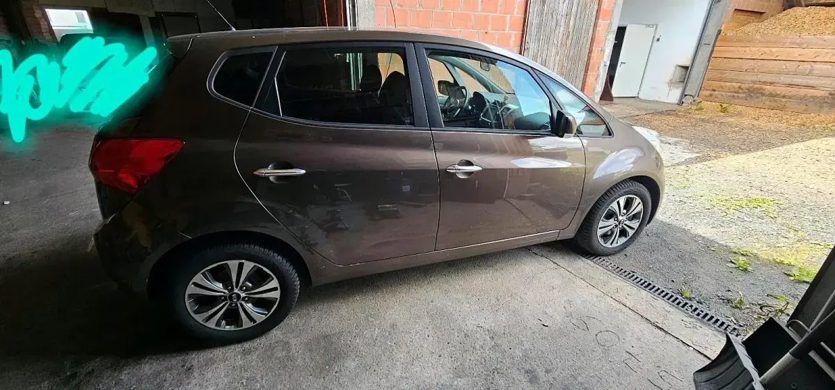 Gebraucht Kia Venga 90 PS (66 kW) 2015 Braun Kleinwagen
