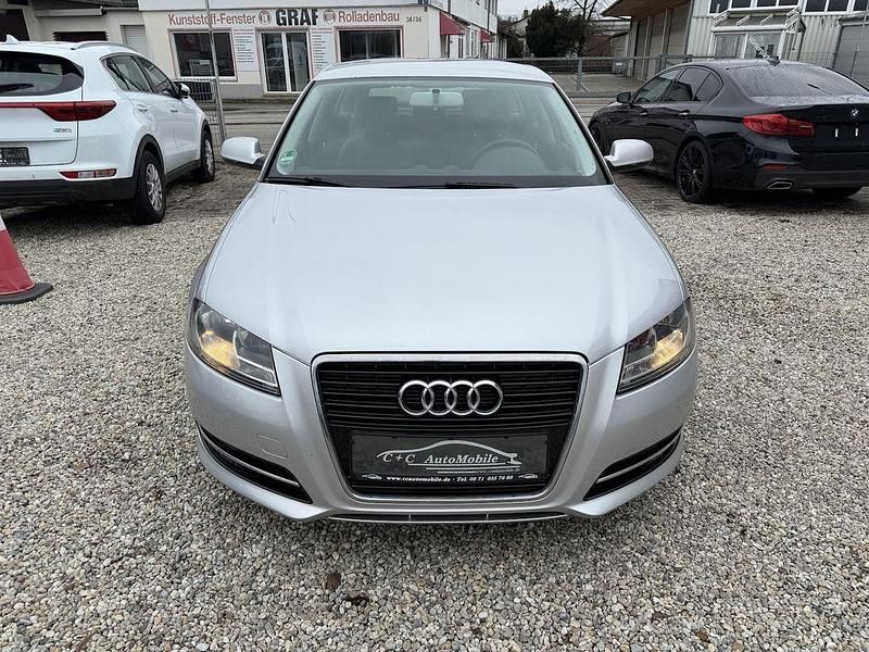 Gebraucht Audi A3 Attraction 105 PS (77 kW) 2012 Eissilber metallic Kleinwagen