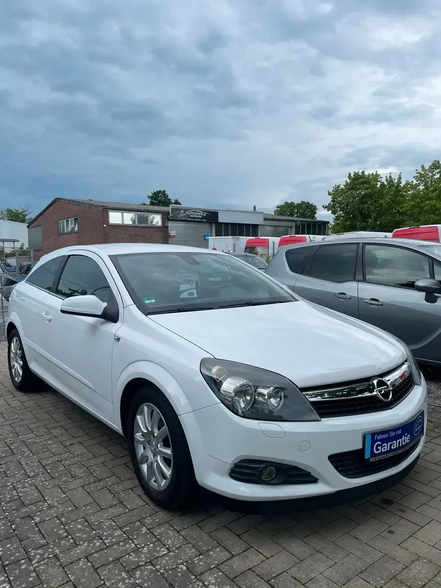 Gebraucht Opel Astra GTC 90 PS (66 kW) 2008 Weiß Coupé