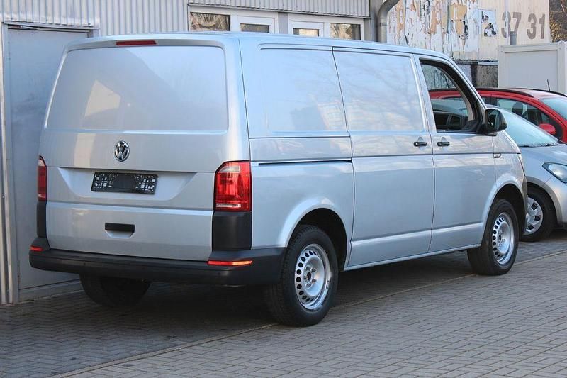 Gebraucht VW Transporter 102 PS (75 kW) 2019 Silber Van