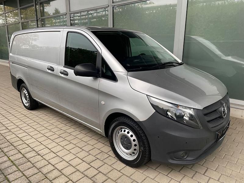 Silber Gebraucht 2020 Mercedes Vito Van / Kleinbus | 21.500 € (Superpreis) - Bild 1/4