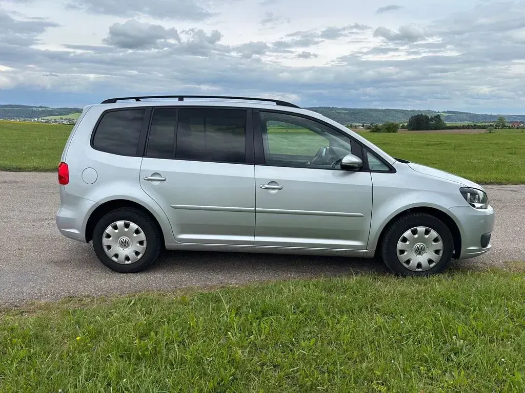 Gebraucht VW Touran Comfortline 105 PS (77 kW) 2012 Silber Van / Kleinbus