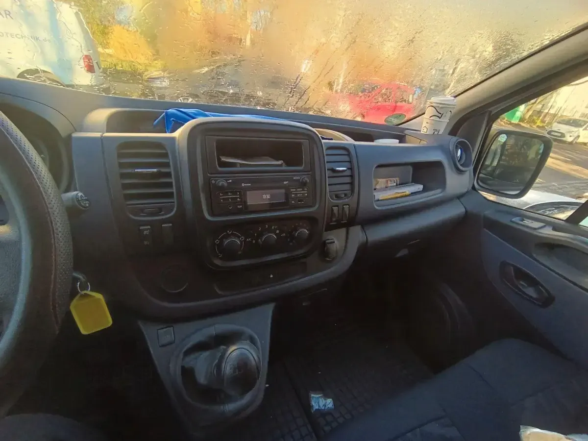 Gebraucht Opel Vivaro 122 PS (89 kW) 2018 Weiß Van / Kleinbus