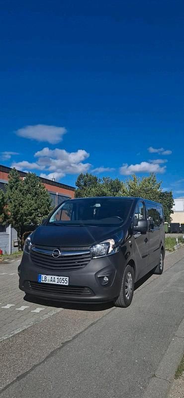 Schwarz Gebraucht 2018 Opel Vivaro Van | 16.000 € - Bild 1/4