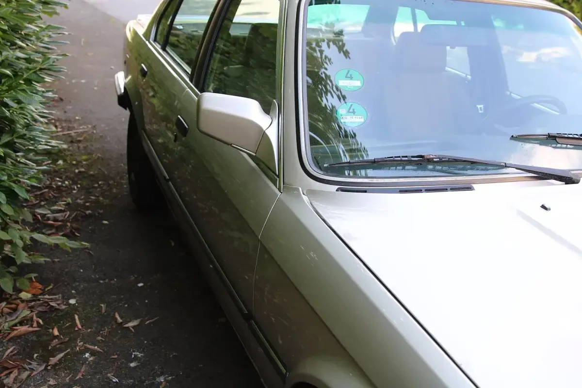 Gebraucht BMW 325 Basis 170 PS (125 kW) 1987 Beige Limousine