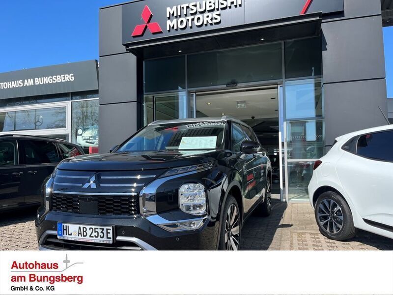 Schwarz Gebraucht 2025 Mitsubishi Outlander P-HEV Top SUV | 49.990 € - Bild 1/4