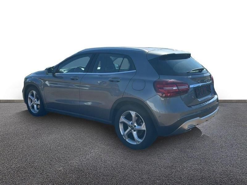 Gebraucht Mercedes GLA180 Urban 122 PS (89 kW) 2020 Grau SUV
