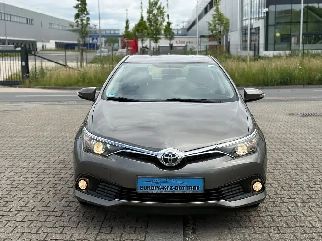 Gebraucht Toyota Auris Comfort 116 PS (85 kW) 2017 Grau Limousine