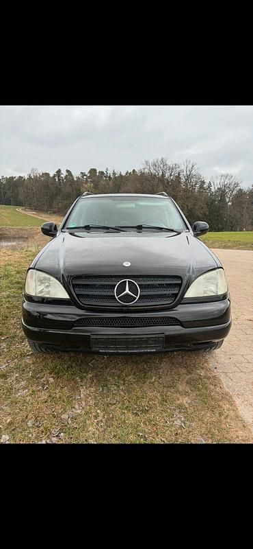 Gebraucht Mercedes ML430 279 PS (205 kW) 2001 Schwarz SUV