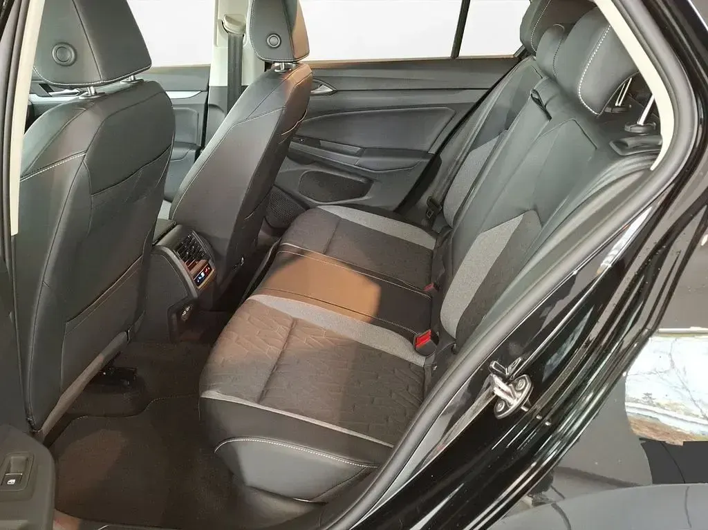 Neu VW Golf VIII 150 PS (110 kW) 2026 Grenadillschwarz metallic Limousine