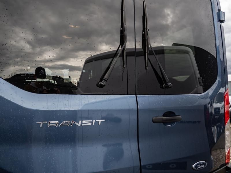 Gebraucht Ford Transit Trend 150 PS (110 kW) 2023 Blau / chroma blau Kombi