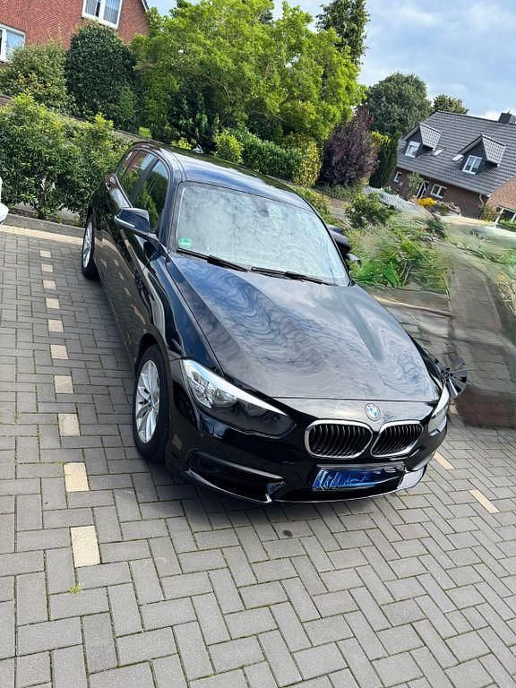 Schwarz Gebraucht 2016 BMW 116 Efficient Dynamics Kleinwagen | 11.900 € (Fairer Preis) - Bild 1/4