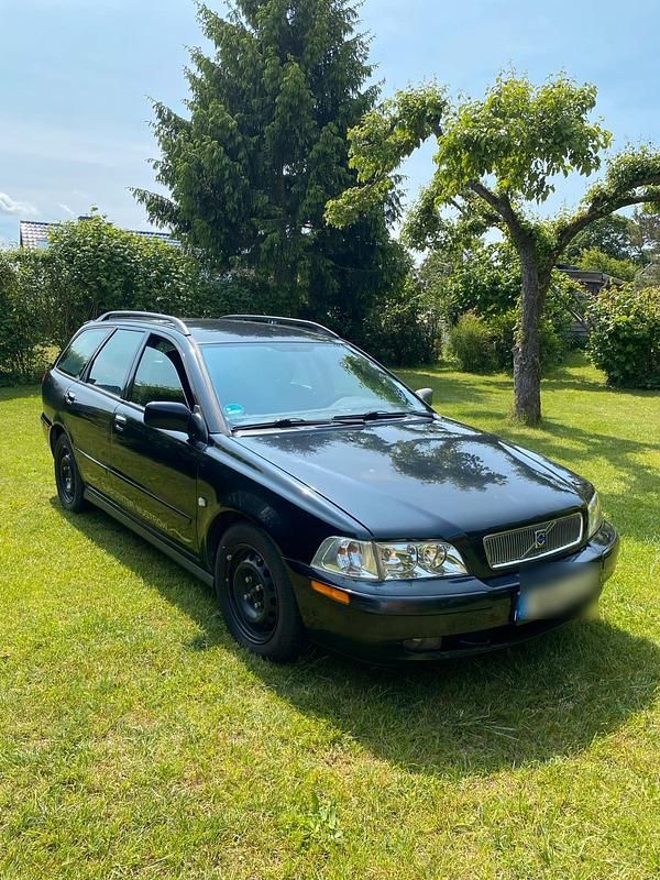 Schwarz Gebraucht 2003 Volvo V40 Kombi | 1.100 € (Fairer Preis) - Bild 1/4
