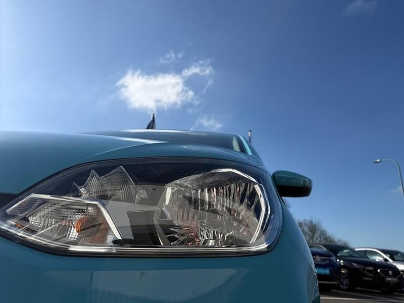 Second-hand VW e-up! 61 kW (83 CP) 2022 Albastru Hatchback