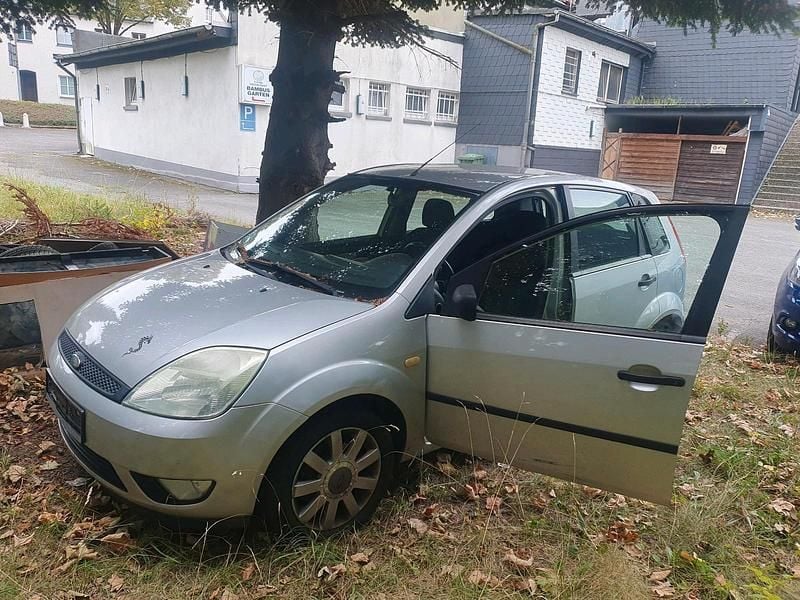 Gebraucht Ford Fiesta 60 PS (44 kW) 2004 Grau Kleinwagen