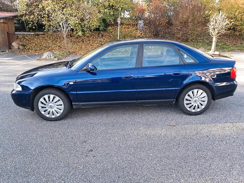 Second-hand Audi A4 125 CP (91 kW) 2000 Albastru Berlinǎ