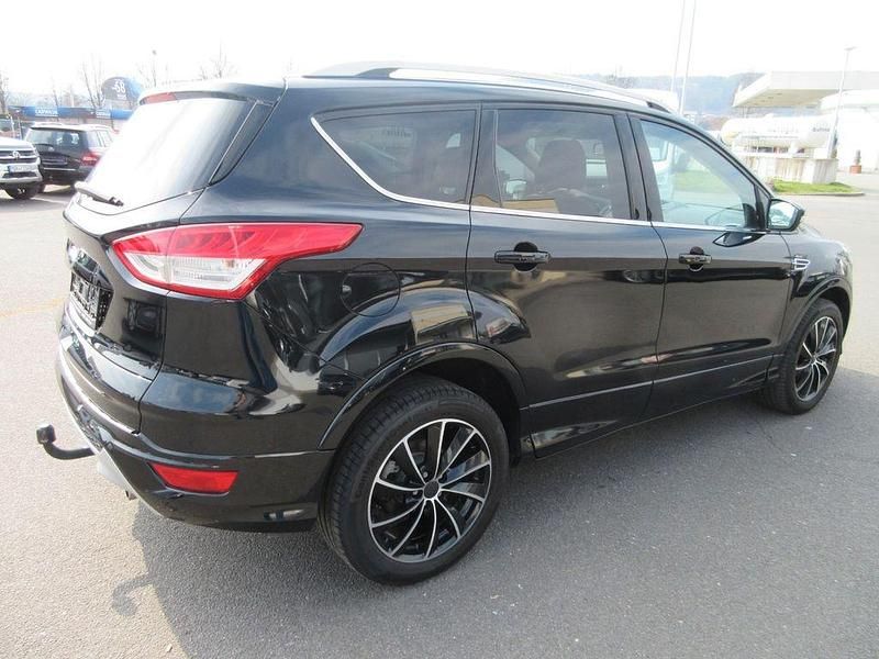 Gebraucht Ford Kuga Individual 150 PS (110 kW) 2015 Schwarz SUV