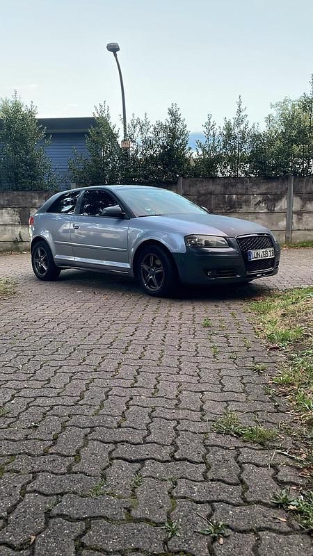 Grau Gebraucht 2005 Audi A3 Kleinwagen | 1.499 € (Fairer Preis) - Bild 1/4