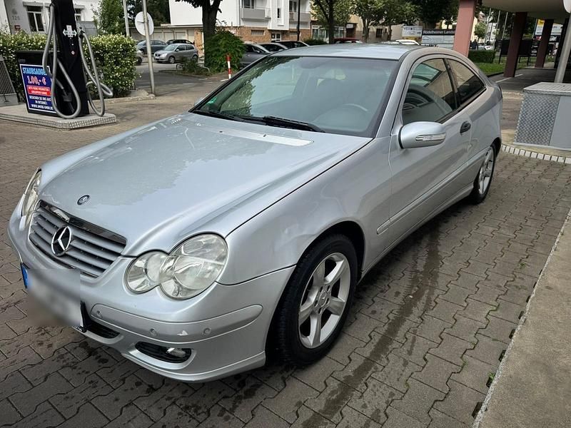 Gebraucht Mercedes C180 143 PS (105 kW) 2004 Silber Coupé