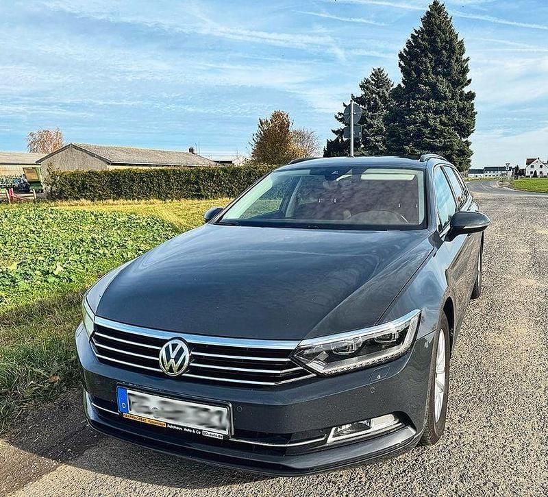 Schwarz Gebraucht 2018 VW Passat Comfortline Kombi | 12.500 € (Superpreis) - Bild 1/4