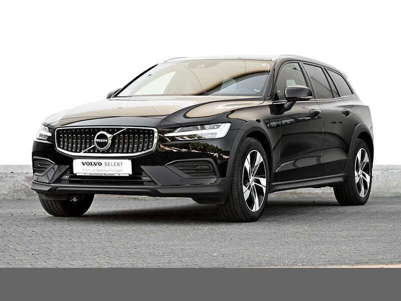 Gebraucht Volvo V60 CC Pro 197 PS (144 kW) 2022 Andere farbe Kombi