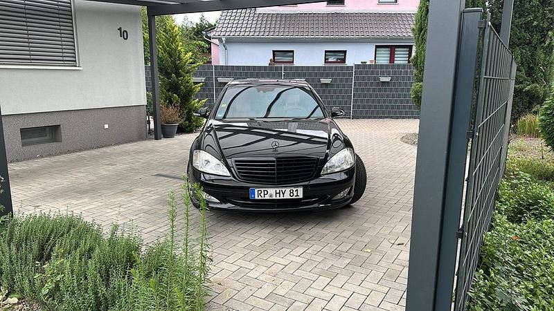 Schwarz Gebraucht 2006 Mercedes S350 Limousine | 6.950 € - Bild 1/4