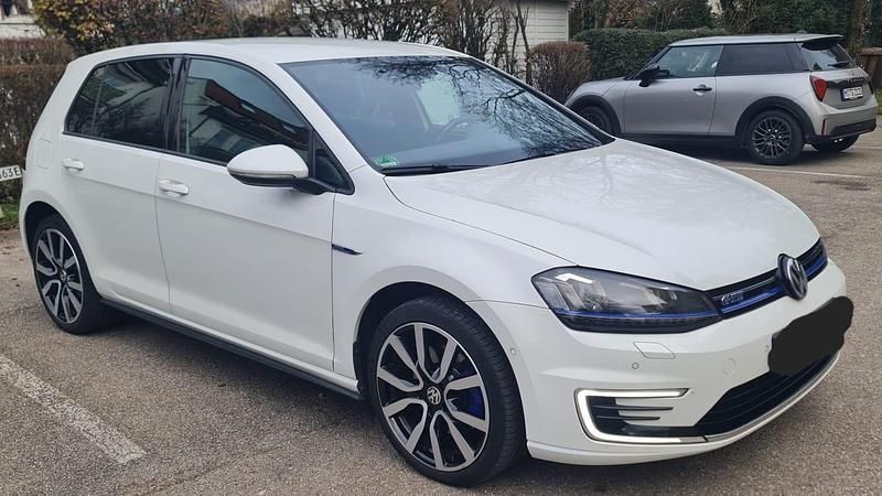 Weiß Gebraucht 2016 VW Golf GTE Limousine | 11.499 € (Fairer Preis) - Bild 1/4