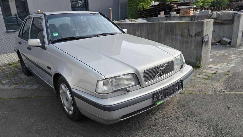 Silber Gebraucht 1996 Volvo 460 Limousine | 890 € - Bild 1/4