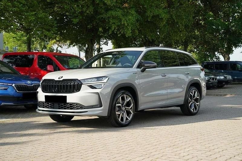 Grau Gebraucht 2024 Skoda Kodiaq Selection SUV | 43.200 € (Superpreis) - Bild 1/4