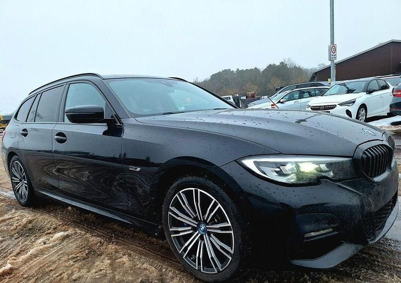 Gebraucht BMW 330e M Sport 292 PS (214 kW) 2021 Schwarz Limousine