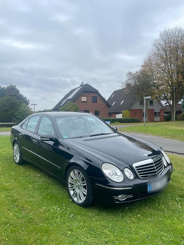 Schwarz Gebraucht 2008 Mercedes E320 Avantgarde Limousine | 6.600 € (Fairer Preis) - Bild 1/4