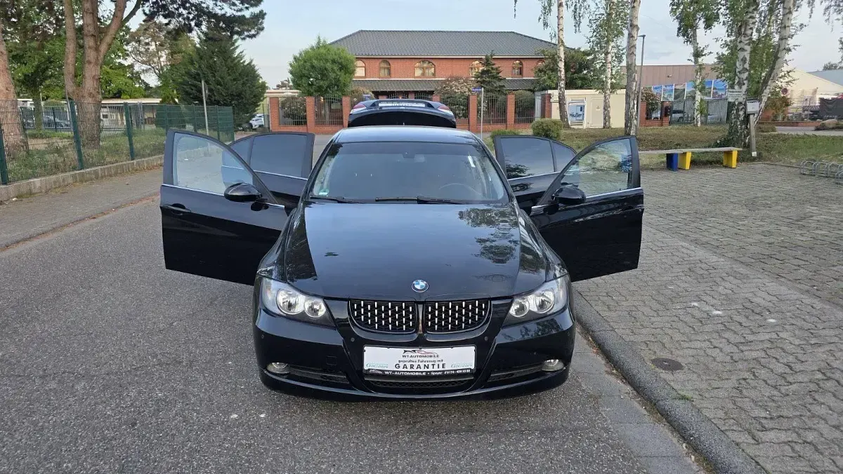 Second-hand BMW 325 M Sport 218 CP (160 kW) 2005 Negru Berlinǎ