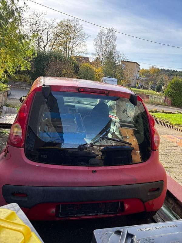 Rot Gebraucht 2006 Peugeot 107 Kleinwagen | 300 € (Guter Preis) - Bild 1/4