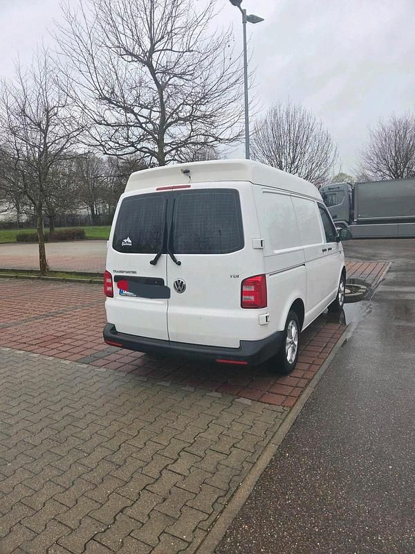 Second-hand VW Transporter 150 CP (110 kW) 2017 Alb Van