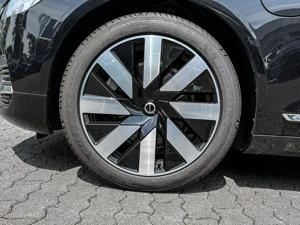 Gebraucht Volvo V90 Core 398 PS (292 kW) 2025 Onyx black / metallic Kombi