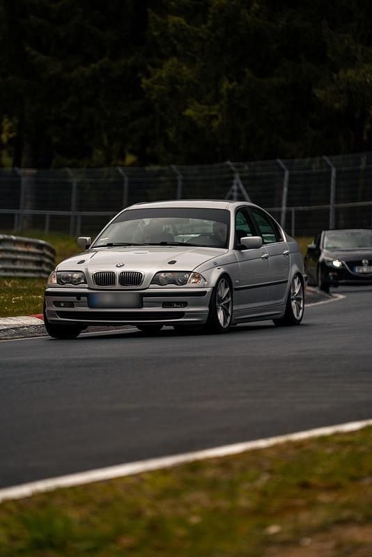 Second-hand BMW 328 210 CP (154 kW) 2000 Argintiu Berlinǎ