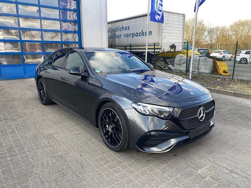 Gebraucht Mercedes E220 AMG line 197 PS (144 kW) 2024 Grau Limousine