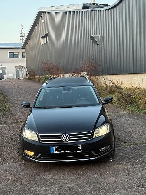 Schwarz Gebraucht 2011 VW Passat Kombi | 5.800 € (Superpreis) - Bild 1/4