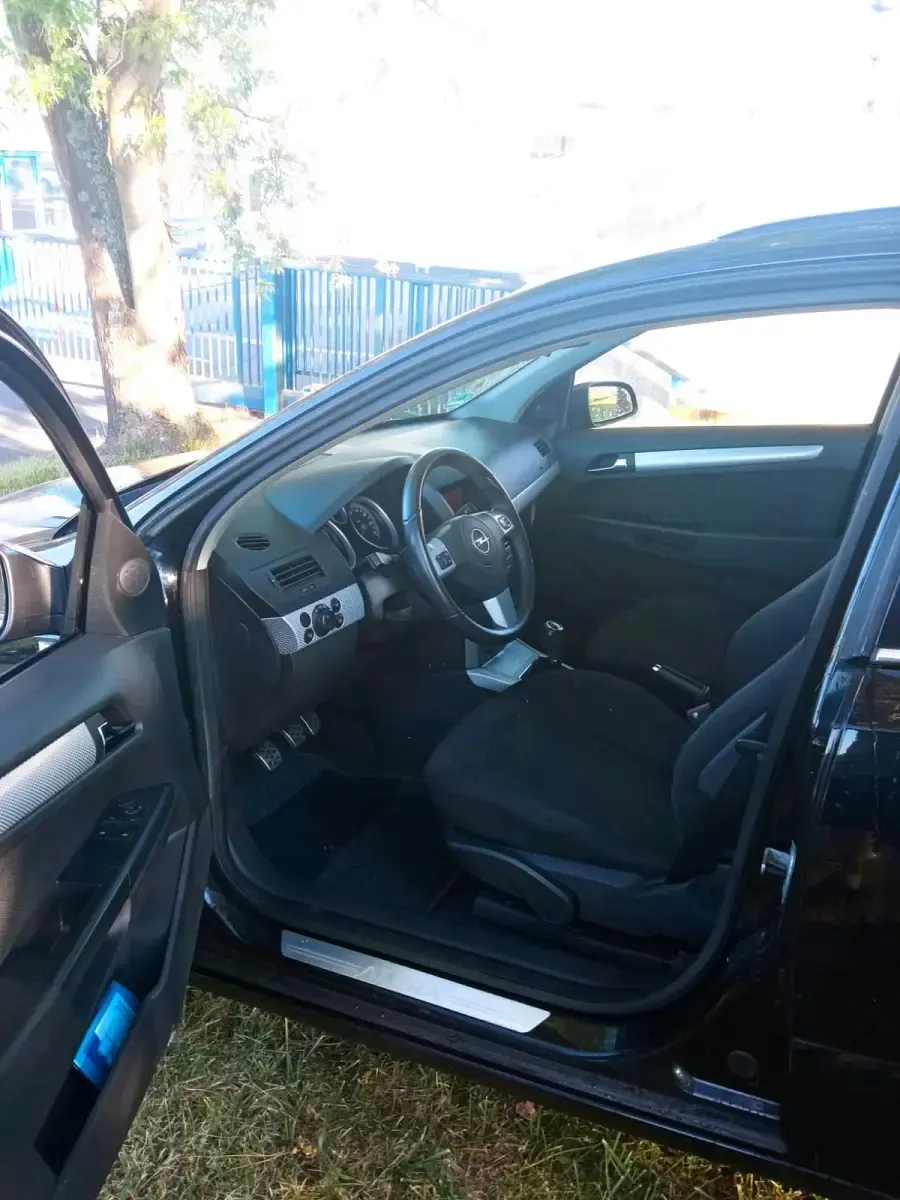 Gebraucht Opel Astra 125 PS (91 kW) 2005 Schwarz Kombi