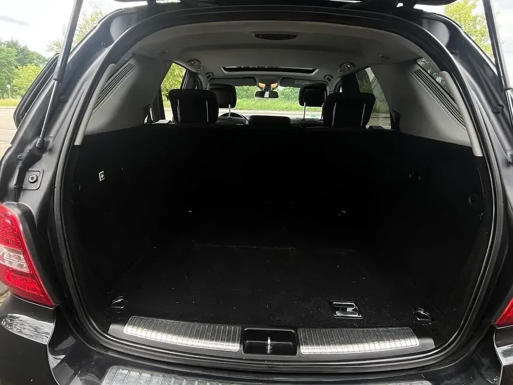 Gebraucht Mercedes ML350 Edition 258 PS (189 kW) 2011 Schwarz SUV