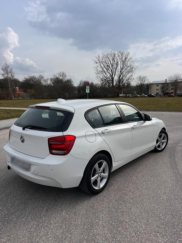 Gebraucht BMW 116 116 PS (85 kW) 2012 Weiß Kleinwagen