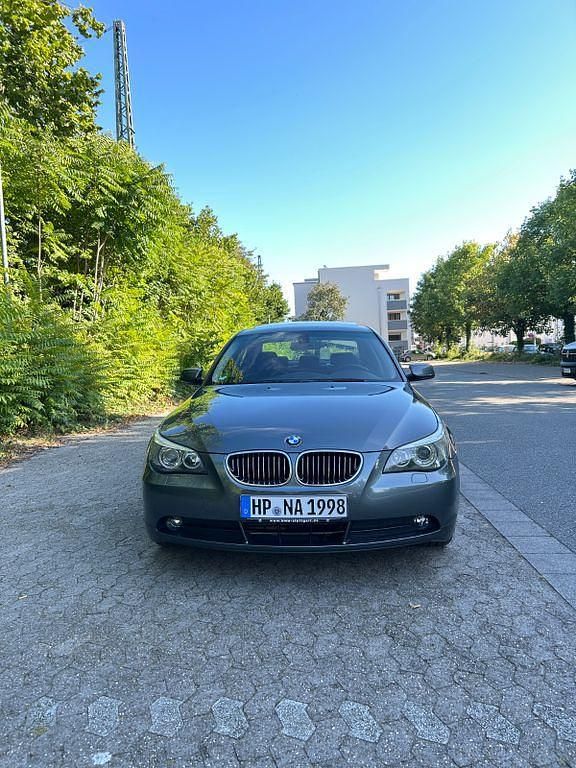 Grau Gebraucht 2006 BMW 523 Sport Line Limousine | 7.299 € (Guter Preis) - Bild 1/4