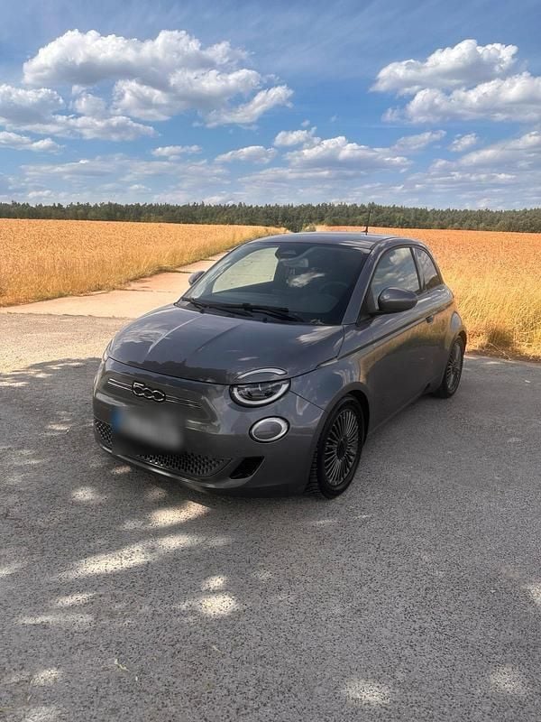 Grau Gebraucht 2021 Fiat 500e Kleinwagen | 14.499 € (Superpreis) - Bild 1/4