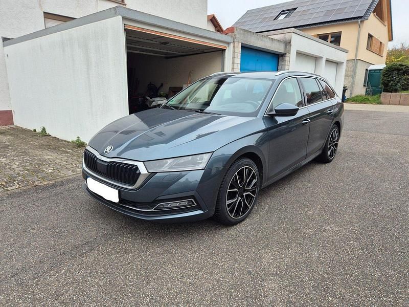 Grau Gebraucht 2020 Skoda Octavia Style Kombi | 19.000 € (Teuer) - Bild 1/4