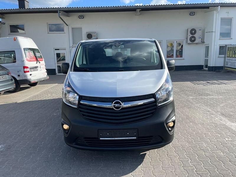 Gebraucht Opel Vivaro 145 PS (106 kW) 2019 Silber Van / Kleinbus