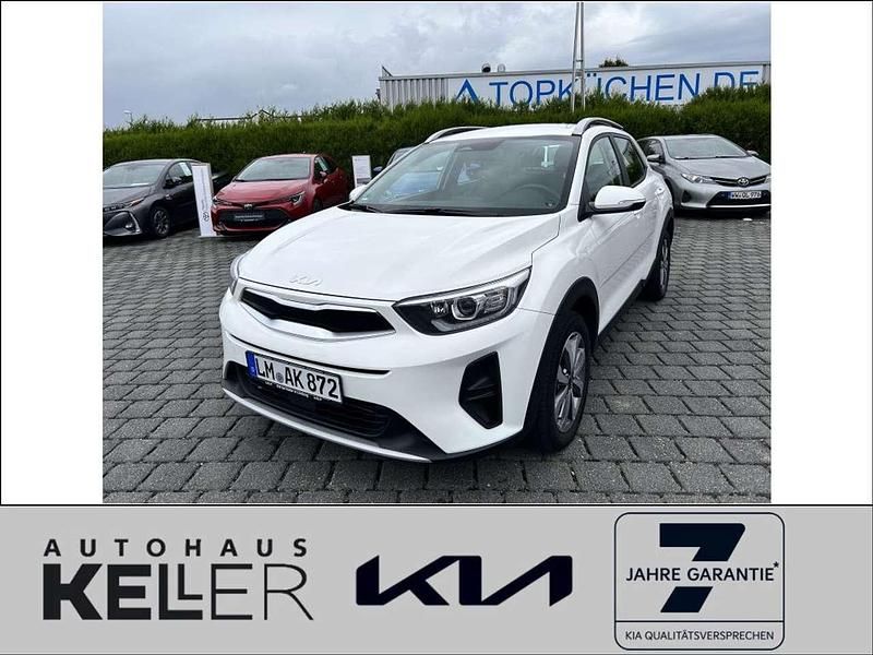 Schneeweiß Gebraucht 2024 Kia Stonic Vision SUV | 16.990 € (Fairer Preis) - Bild 1/4