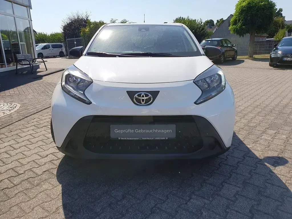Gebraucht Toyota Aygo X X-play 72 PS (52 kW) 2022 Schneeweiß SUV