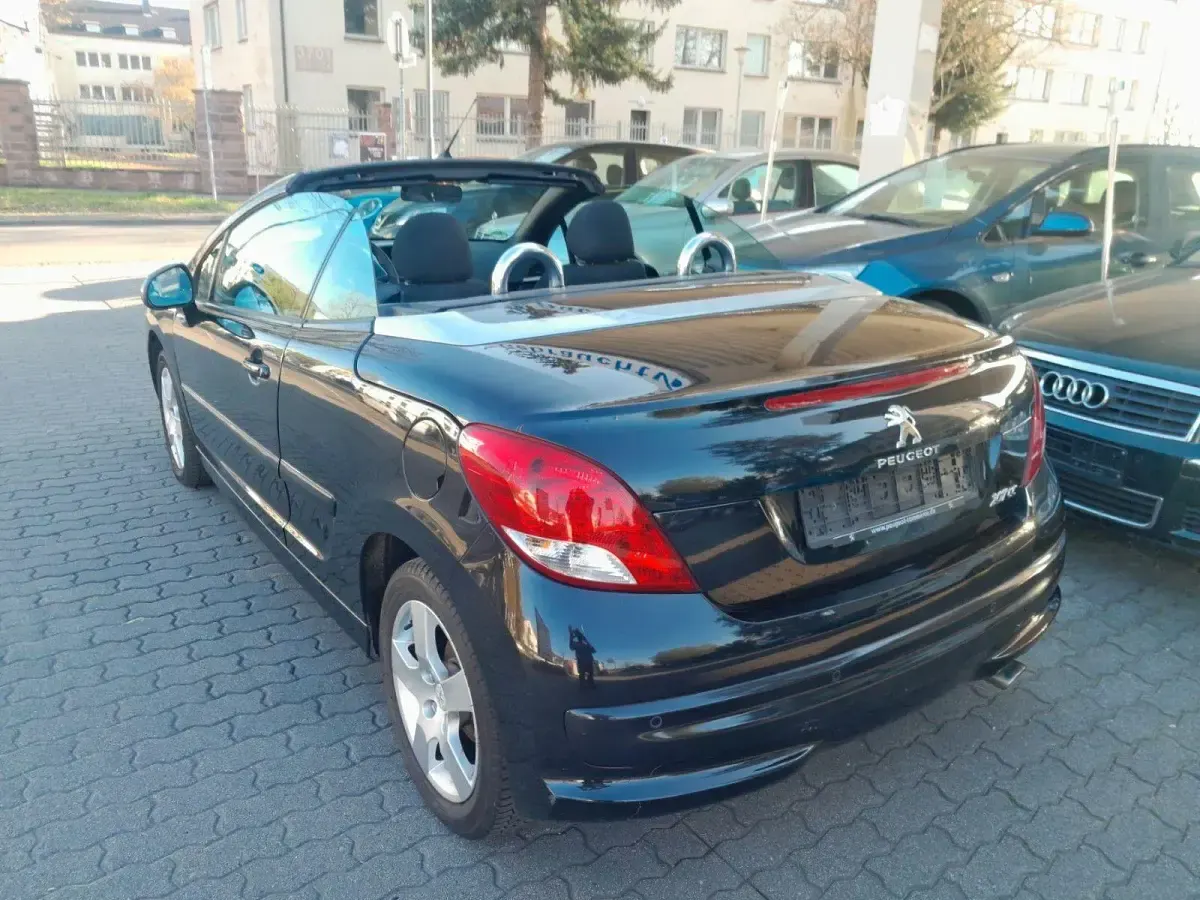 Gebraucht Peugeot 207 CC Active 120 PS (88 kW) 2013 Schwarz Cabrio