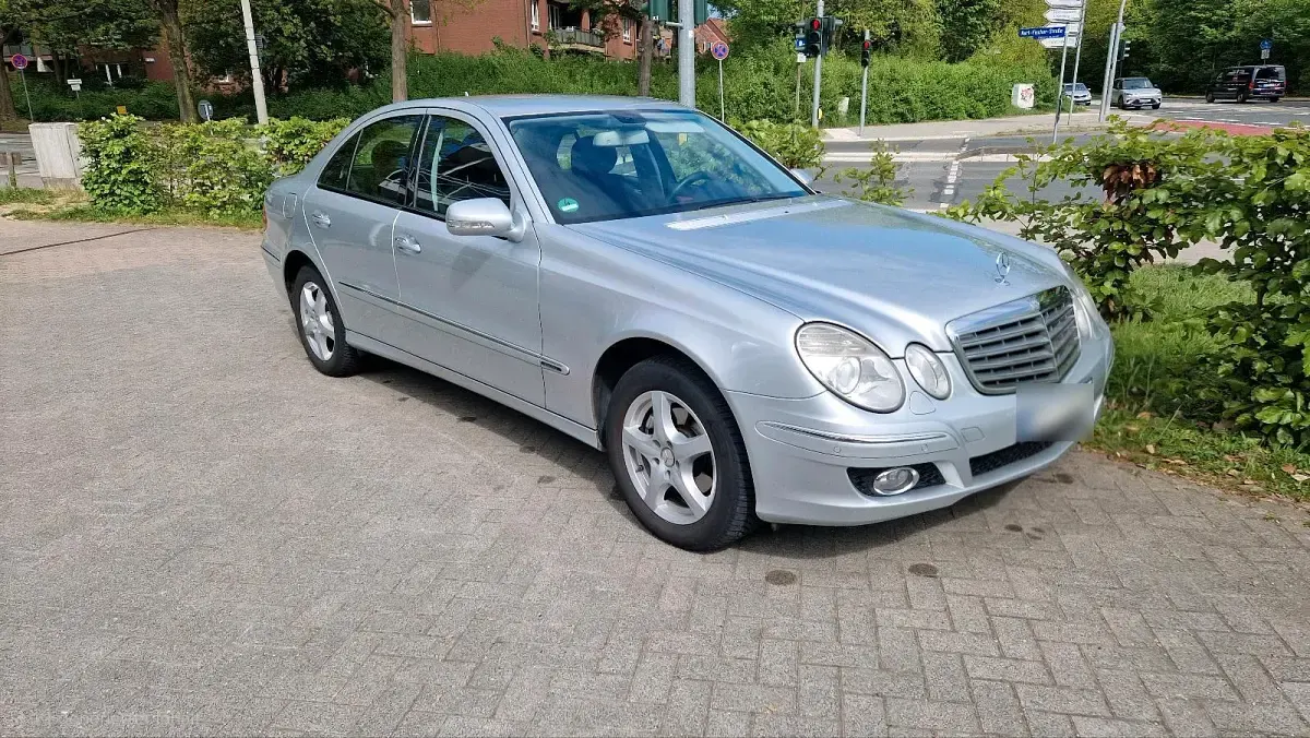 Gebraucht Mercedes E320 224 PS (164 kW) 2008 Silber Limousine